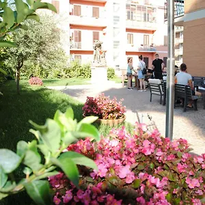 https://madre-chiara-domus.it-romehotels.com